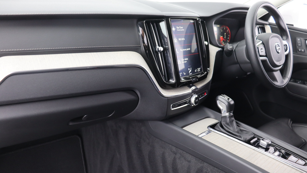 Volvo XC60 T4 Edition Sunroof, Rear Camera, T4 Edition Grey #39