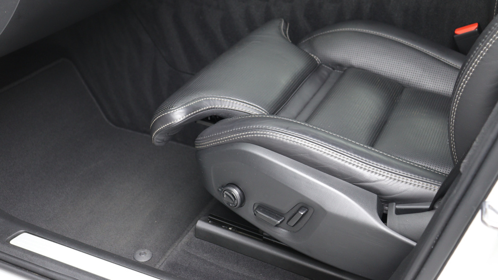 Volvo XC60 T4 Edition Sunroof, Rear Camera, T4 Edition Grey #30