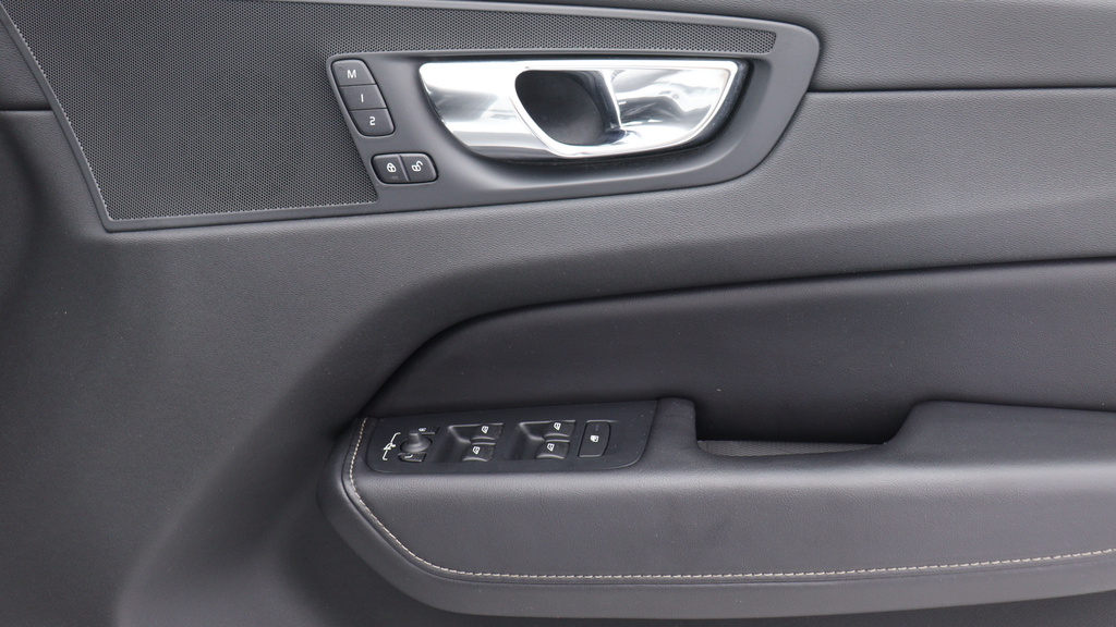 Volvo XC60 T4 Edition Sunroof, Rear Camera, T4 Edition Grey #29