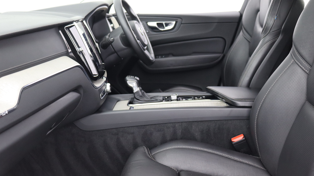 Volvo XC60 T4 Edition Sunroof, Rear Camera, T4 Edition Grey #44