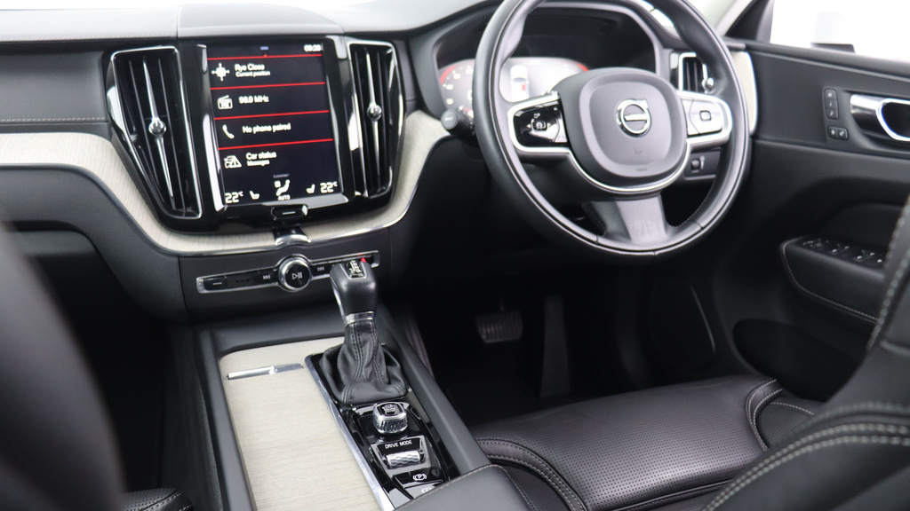 Volvo XC60 T4 Edition Sunroof, Rear Camera, T4 Edition Grey #45