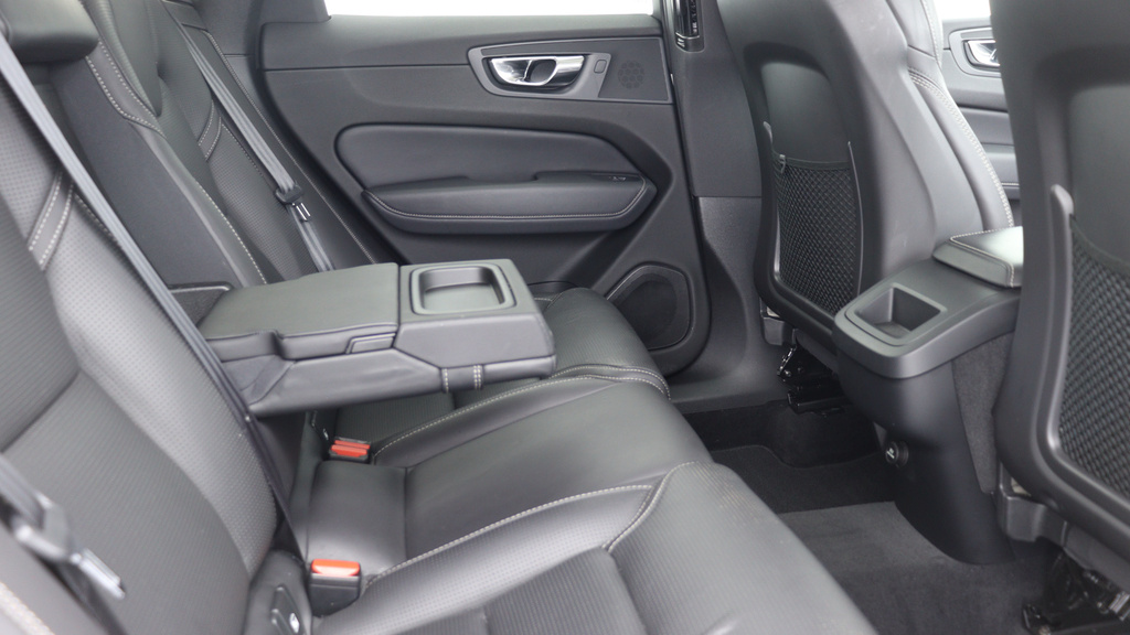 Volvo XC60 T4 Edition Sunroof, Rear Camera, T4 Edition Grey #33