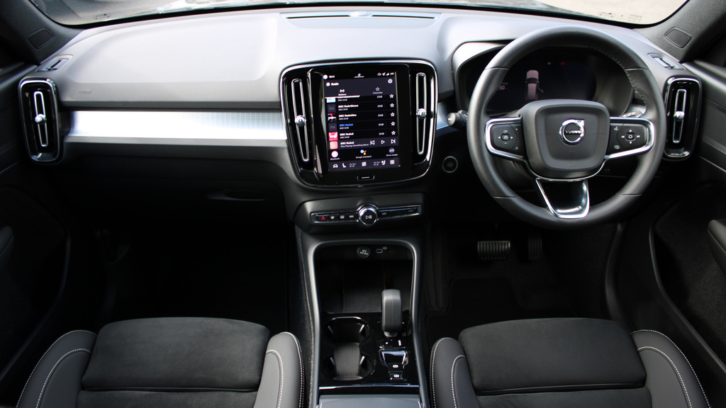 Volvo XC40 B3 P Plus Black Edition Park Camera, Heated Sea #5