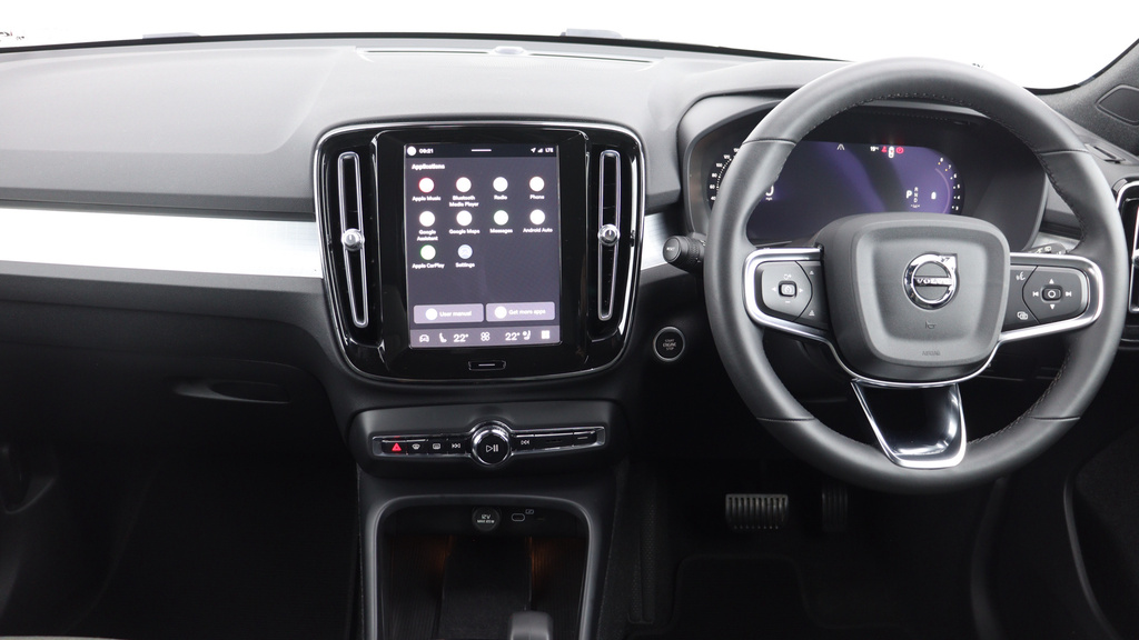 Volvo XC40 B4 P Awd Plus Dark Park Camera, Heated Seats, A FV22WTT  #5