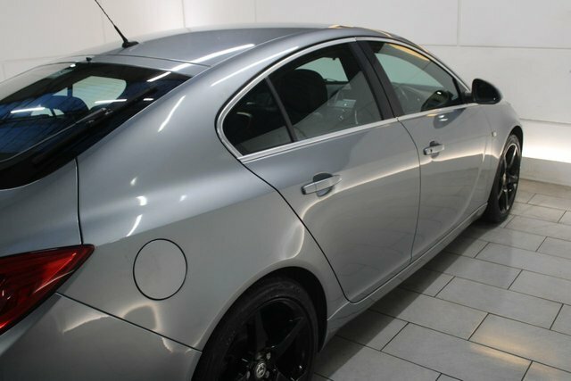 Vauxhall Insignia 1.8 L 1.8 16V Sri Hatchback Euro White #16