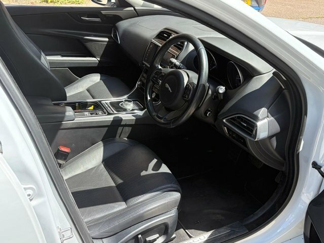 Jaguar XE Saloon White #5