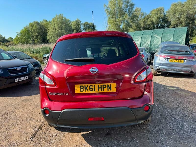 Nissan Qashqai+2 Tekna Red #6
