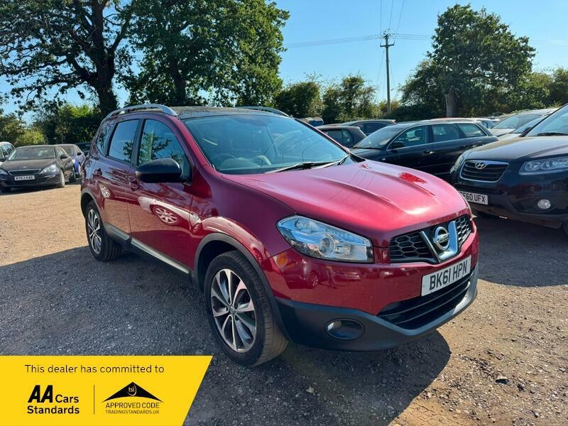 Nissan Qashqai+2 Tekna Red