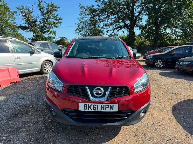 Nissan Qashqai+2 Tekna Red #2