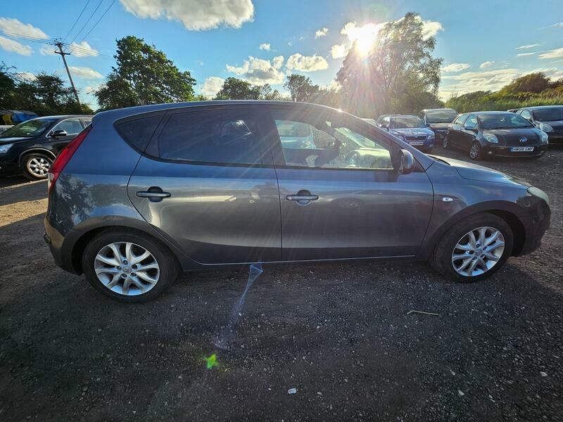 Hyundai I30 Estate 1.6 Crdi Premium Euro 4 201010 Black #8