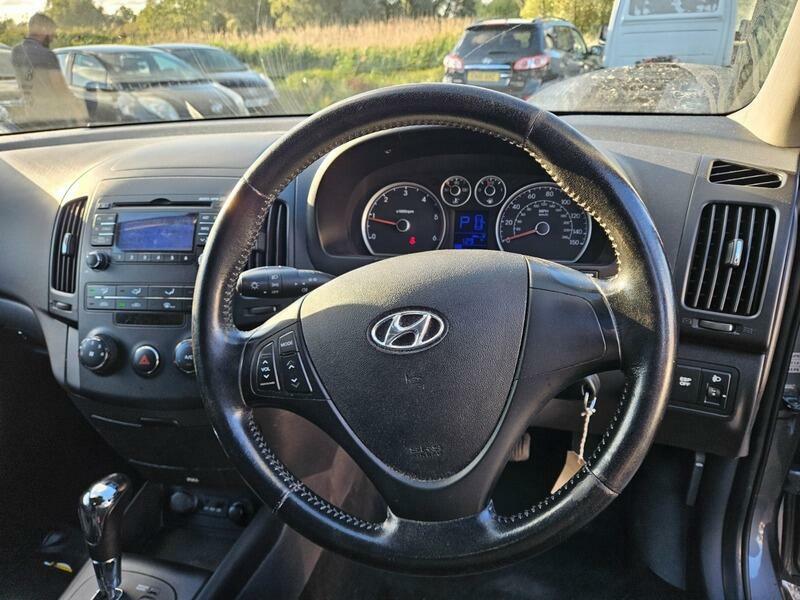 Hyundai I30 Estate 1.6 Crdi Premium Euro 4 201010 Black #12