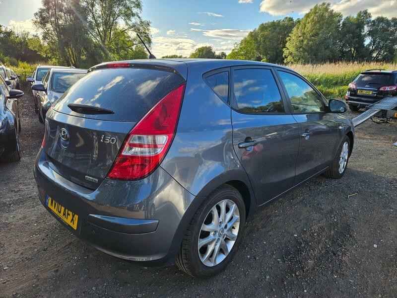 Hyundai I30 Estate 1.6 Crdi Premium Euro 4 201010 Black #7