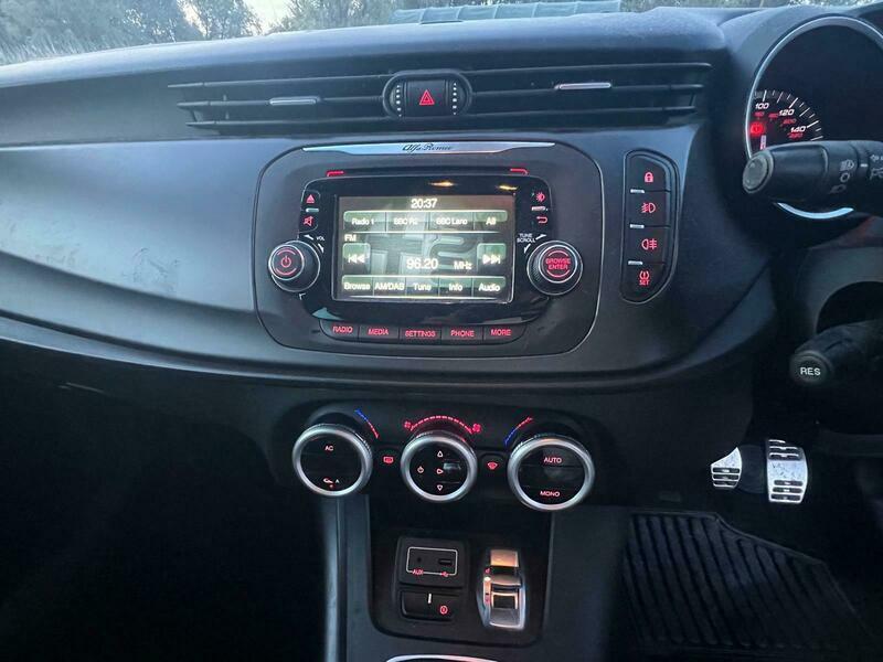 Alfa Romeo Giulietta 1.4 Tb Multiair Exclusive Tct Euro 6 Ss Black #20
