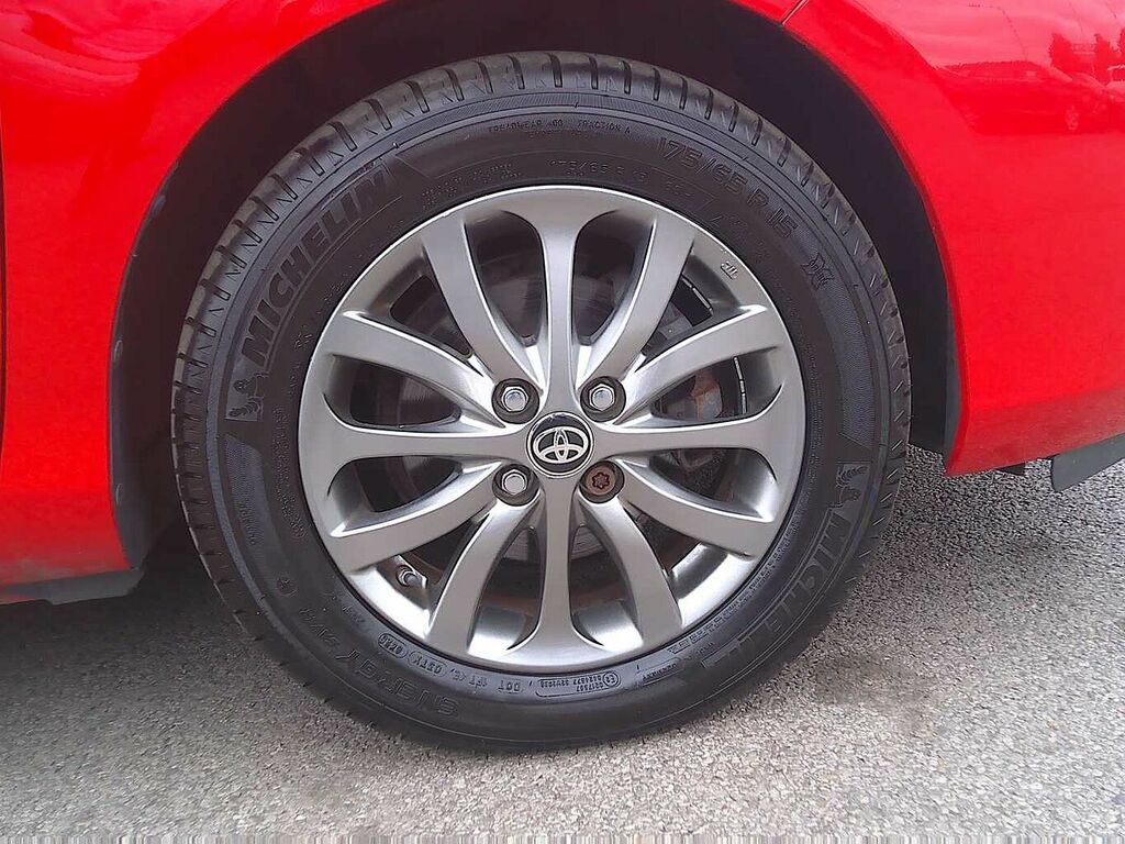 Toyota Yaris 1.33 Vvt-i Icon Red #4