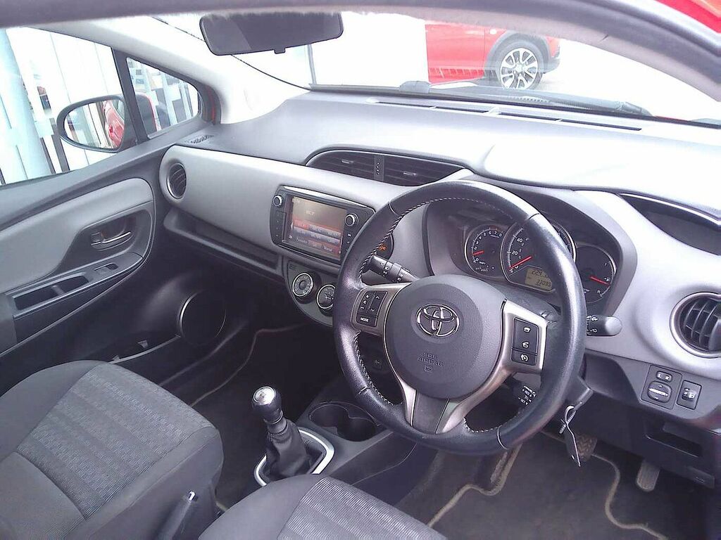 Toyota Yaris 1.33 Vvt-i Icon Red #3