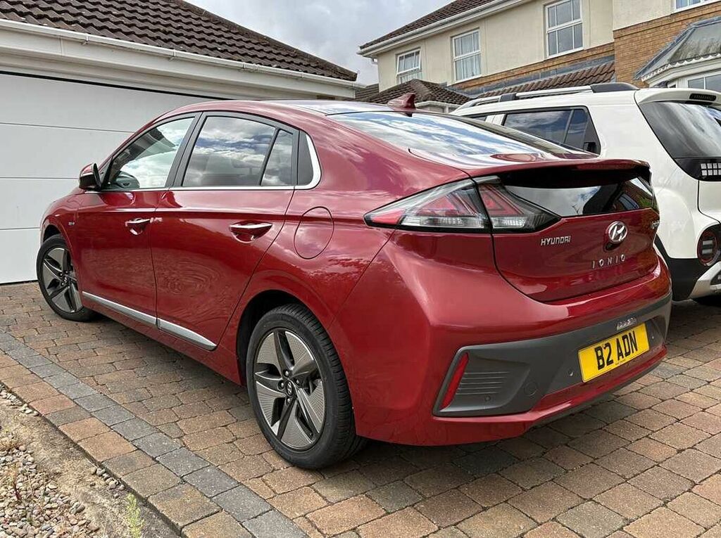 Hyundai Ioniq Premium Hybrid 1.6 Gdi Hev 141Ps Red #2