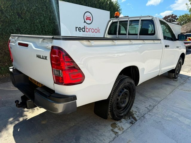 Toyota HILUX 2.4 D-4d Active Narrow Body Pickup Manu White #4