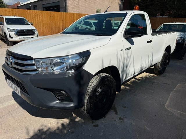 Toyota HILUX 2.4 D-4d Active Narrow Body Pickup Manu White #6