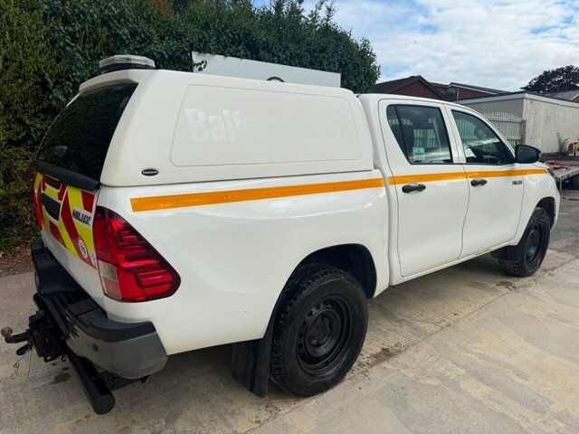 Toyota HILUX 2.4 D-4d Active Pickup Double Cab Manua White #3