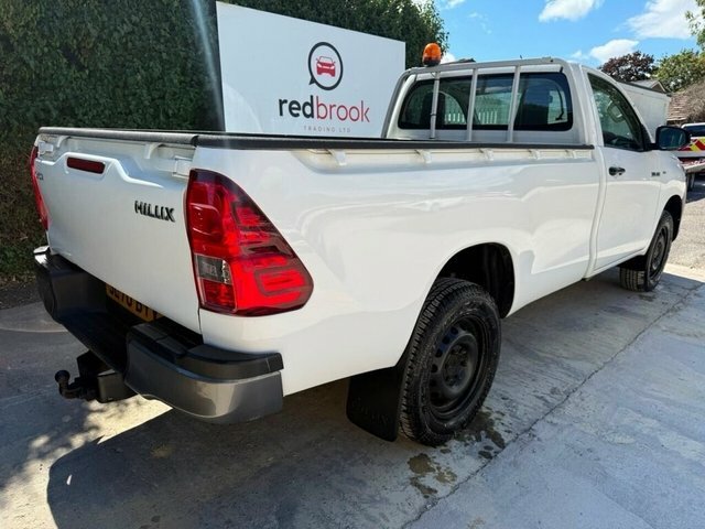 Toyota HILUX 2.4 D-4d Active Narrow Body Pickup Manu White #4