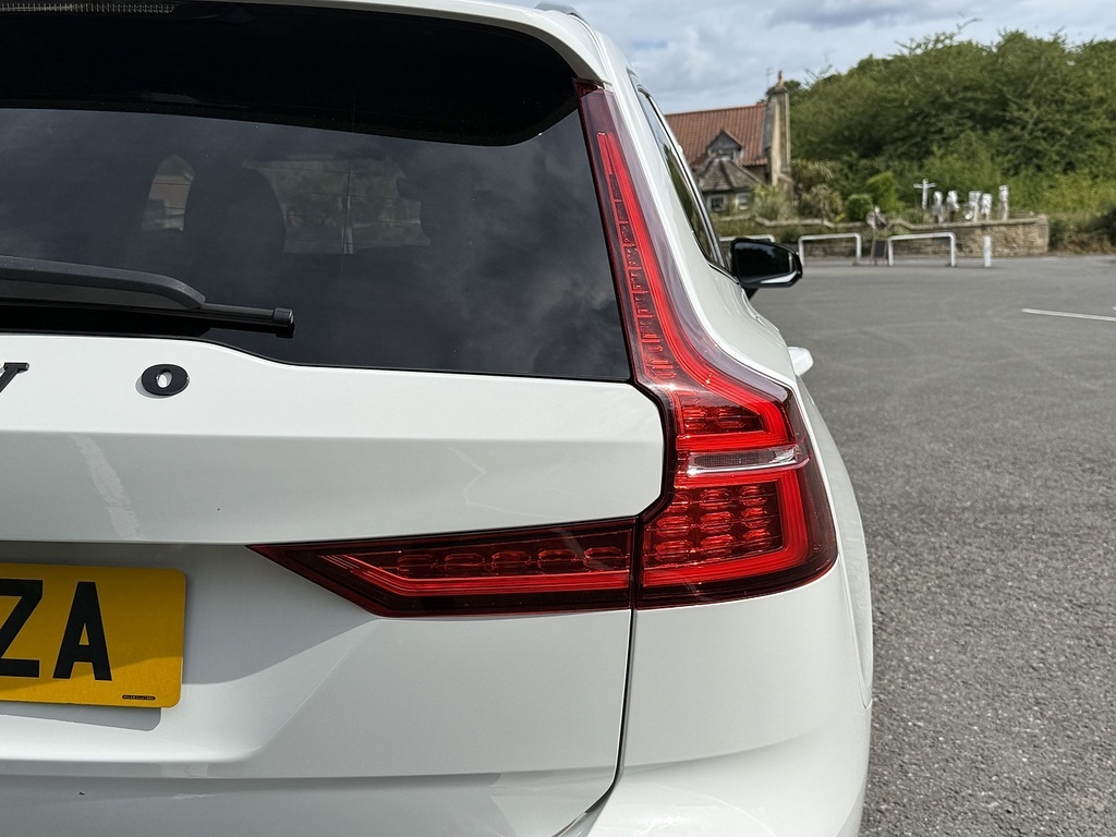 Volvo V60 2.0 D4 190 Momentum Black #47