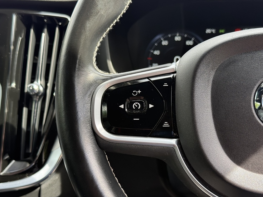 Volvo V60 2.0 D4 190 Momentum Black #36