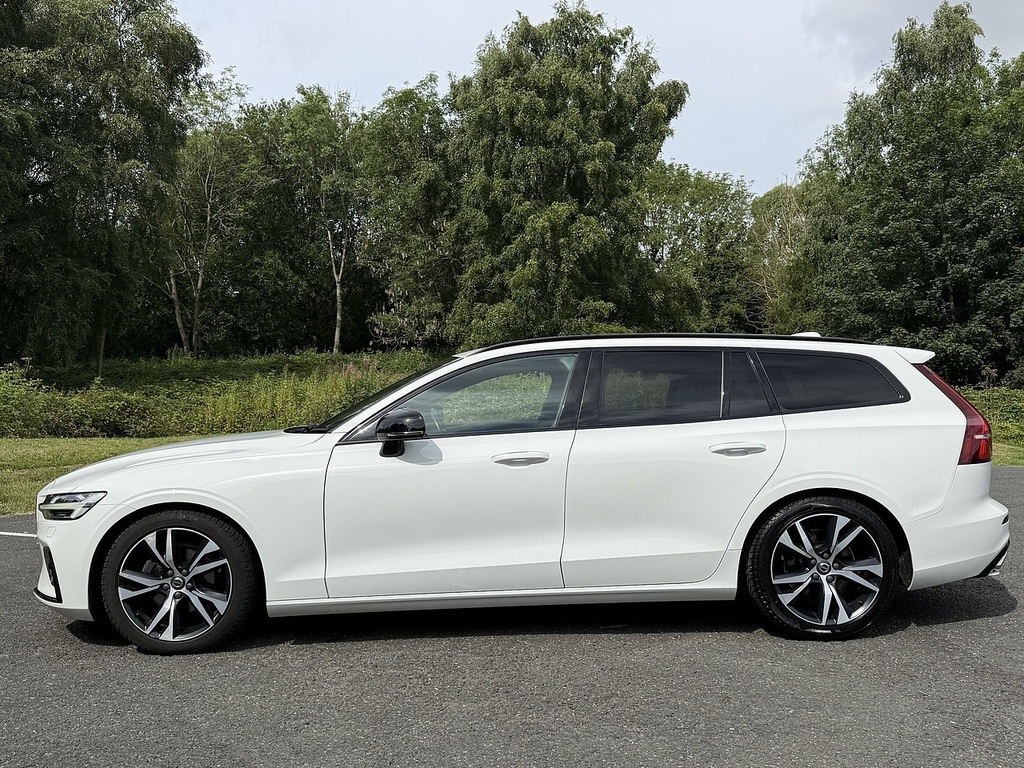 Volvo V60 2.0 D4 190 Momentum Black #12