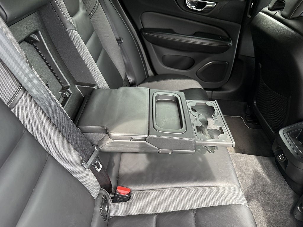 Volvo V60 2.0 D4 190 Momentum Black #51