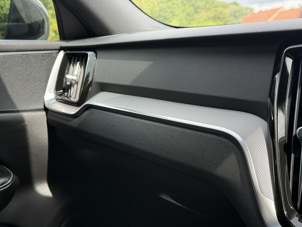 Volvo V60 2.0 D4 190 Momentum Black #40