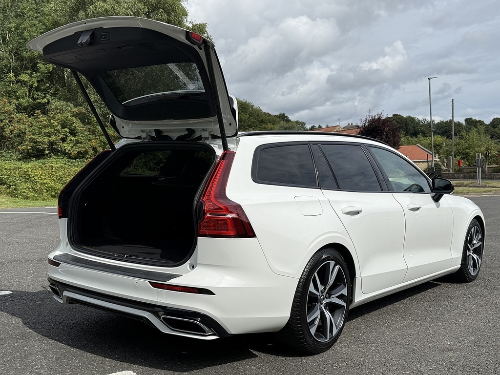 Volvo V60 2.0 D4 190 Momentum Black #20