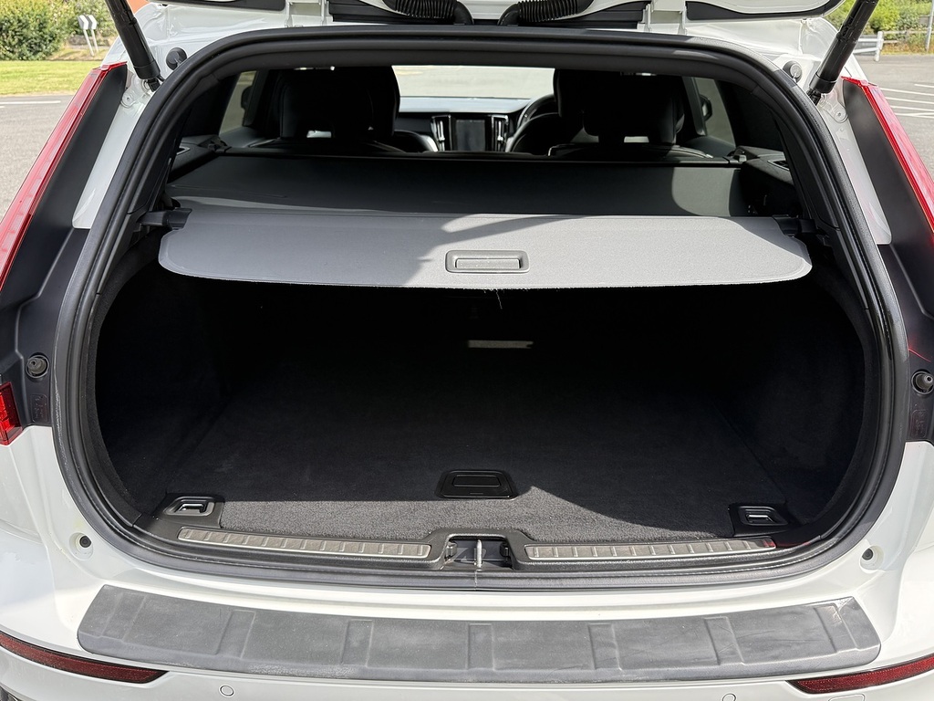 Volvo V60 2.0 D4 190 Momentum Black #17