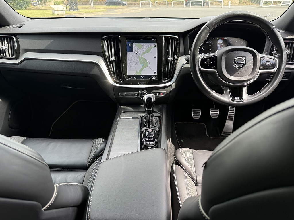 Volvo V60 2.0 D4 190 Momentum Black #22