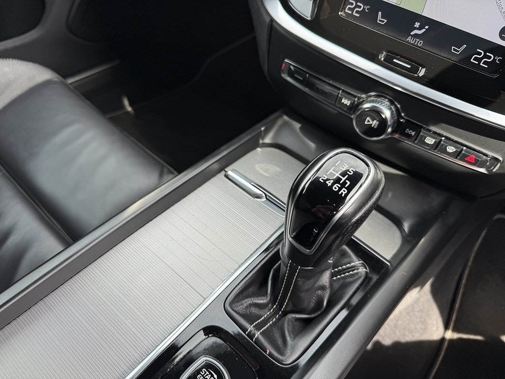 Volvo V60 2.0 D4 190 Momentum Black #33