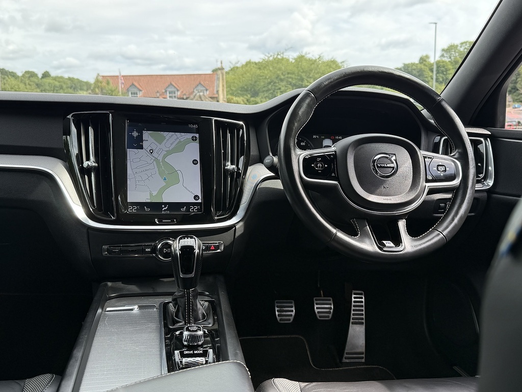 Volvo V60 2.0 D4 R-design Estate Euro 6 S White #2