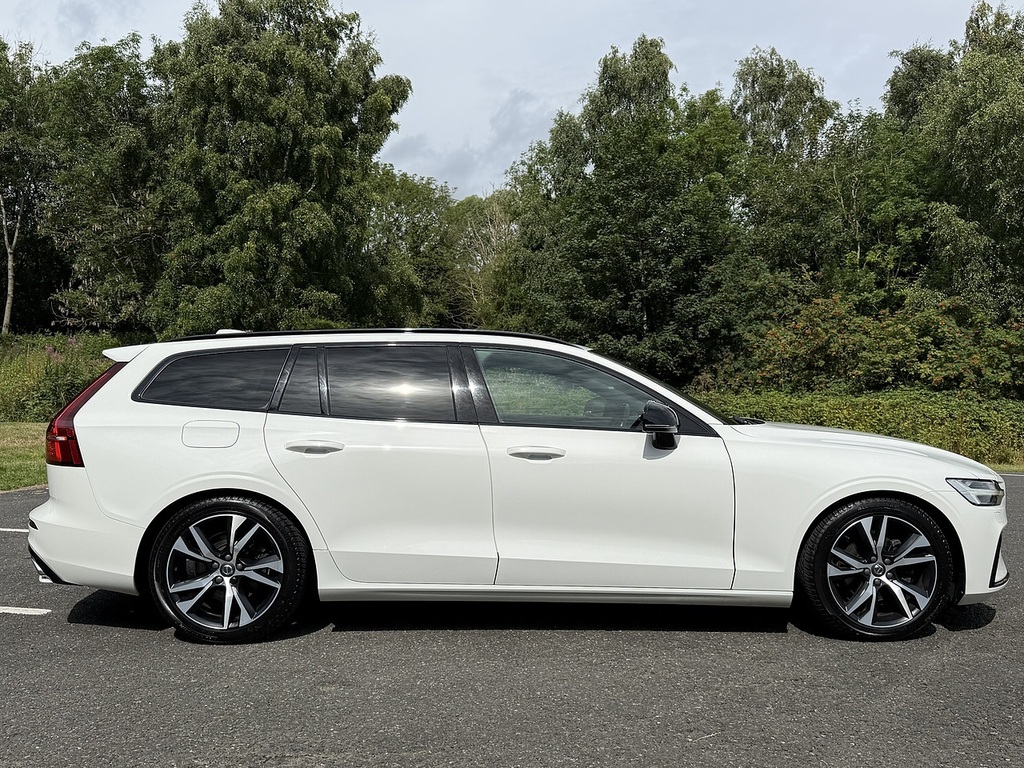 Volvo V60 2.0 D4 190 Momentum Black #11