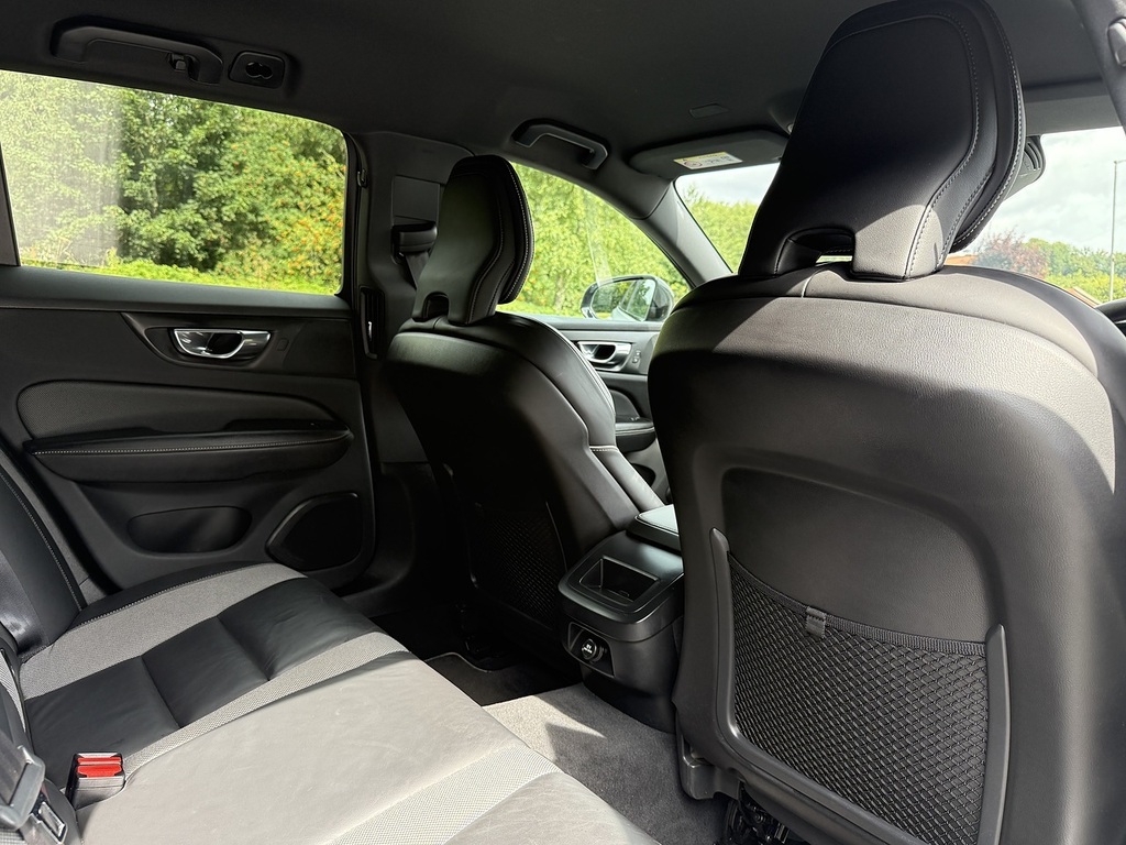 Volvo V60 2.0 D4 190 Momentum Black #14