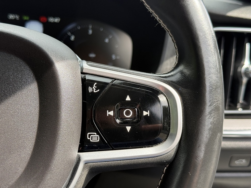 Volvo V60 2.0 D4 190 Momentum Black #37