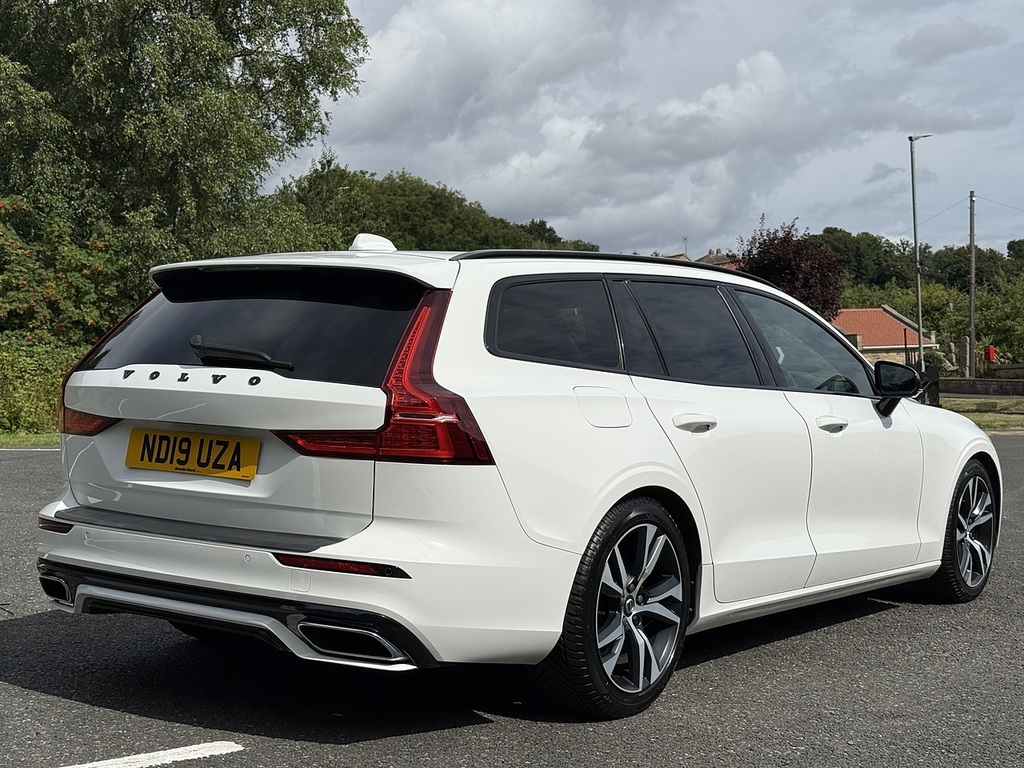 Volvo V60 2.0 D4 190 Momentum Black #13