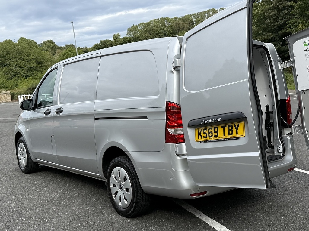Mercedes-Benz Vito 114Cdi Van White #17