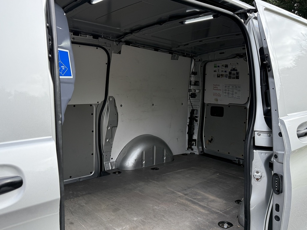 Mercedes-Benz Vito 114Cdi Van White #16