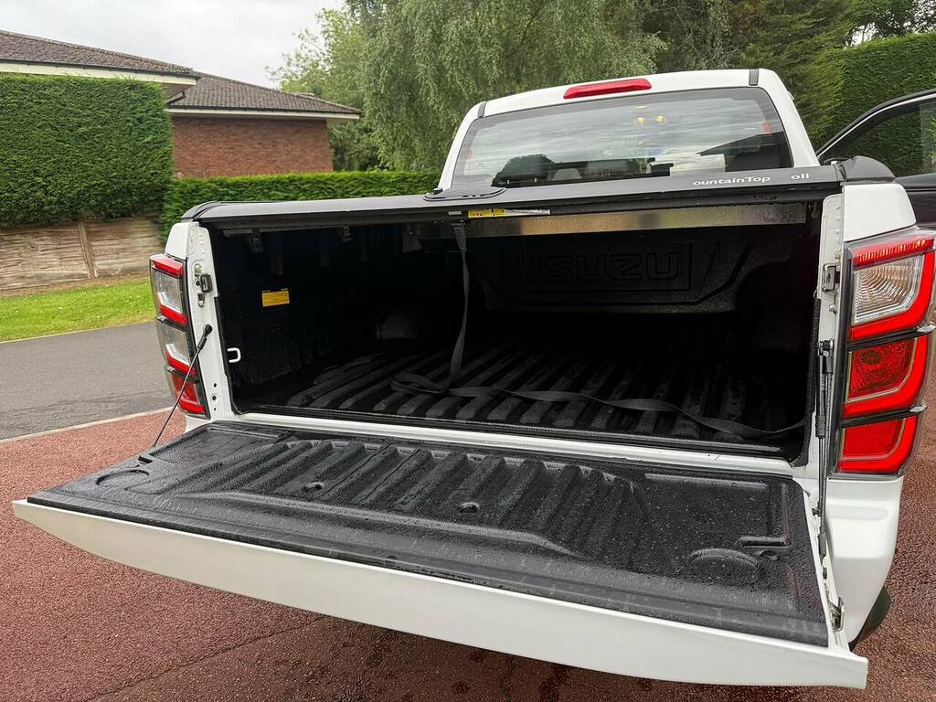 Isuzu D-Max 1.9 Td V-cross Pickup Double Cab 4 White #6