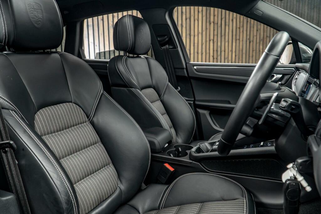 Porsche Macan 2.0T T Pdk 4Wd Euro 6 Ss HV74ELH Black #2