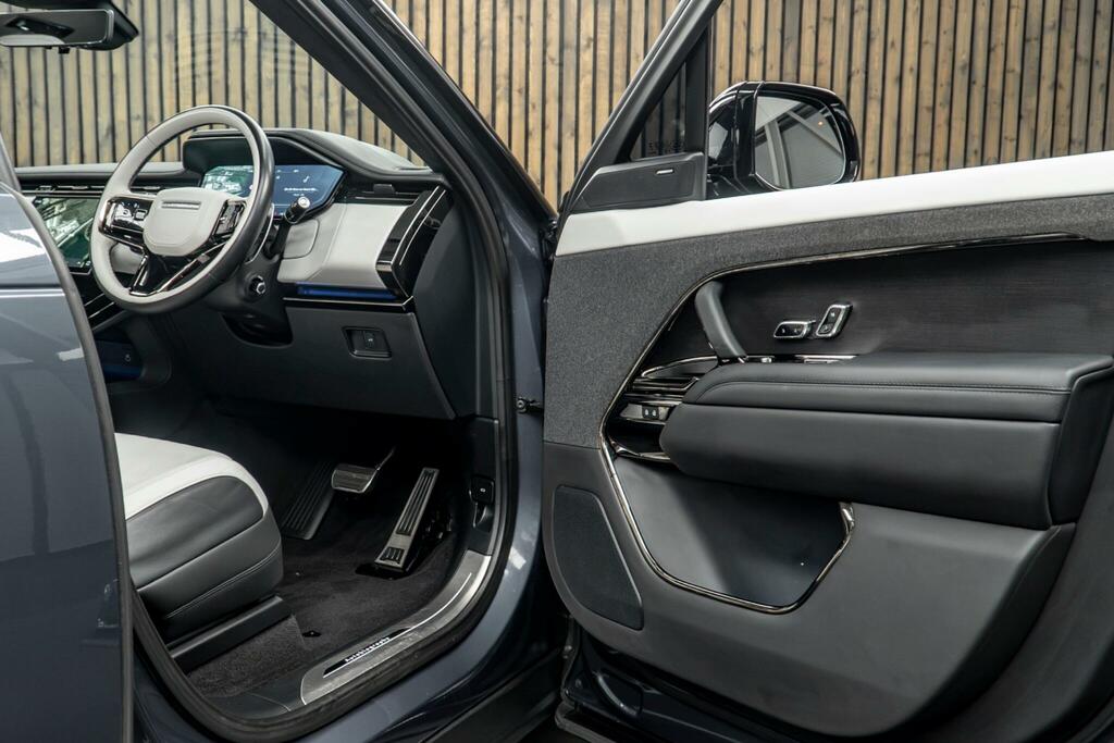 Land Rover Range Rover Sport First Edition Red #31