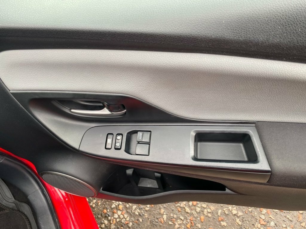 Toyota Yaris Vvt-i Design Black #15