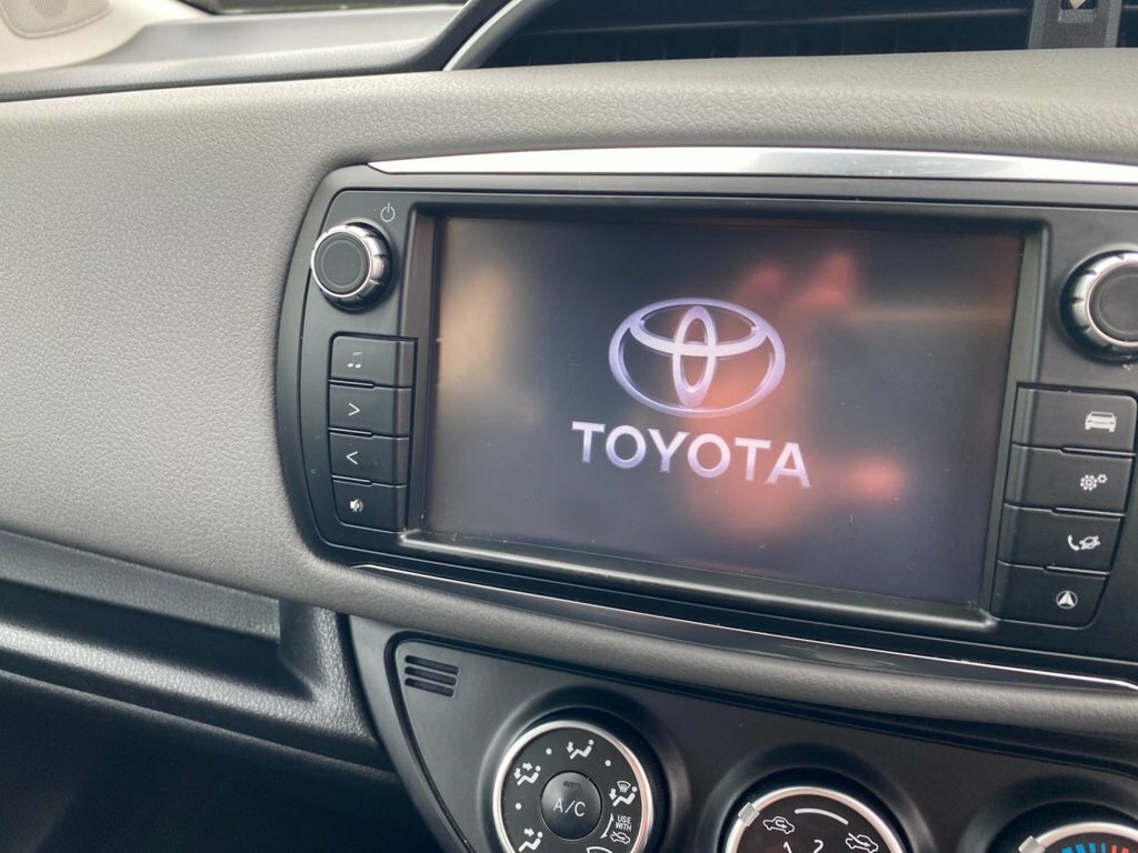 Toyota Yaris Vvt-i Design Black #16
