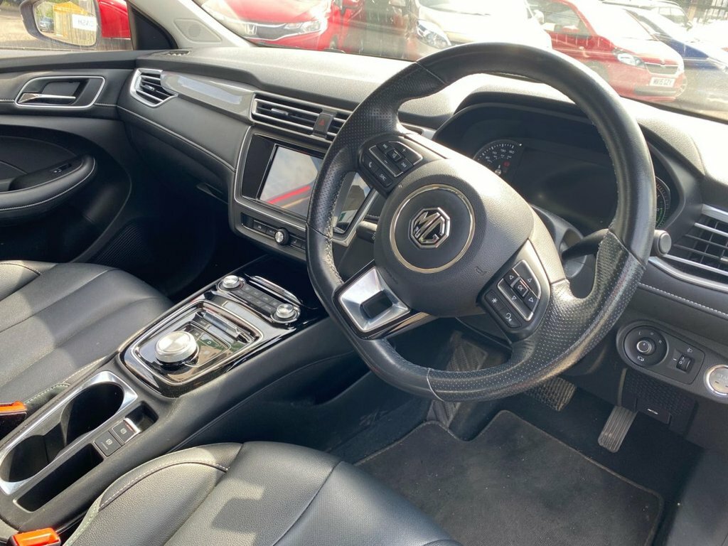 MG MG5 Estate Red #6