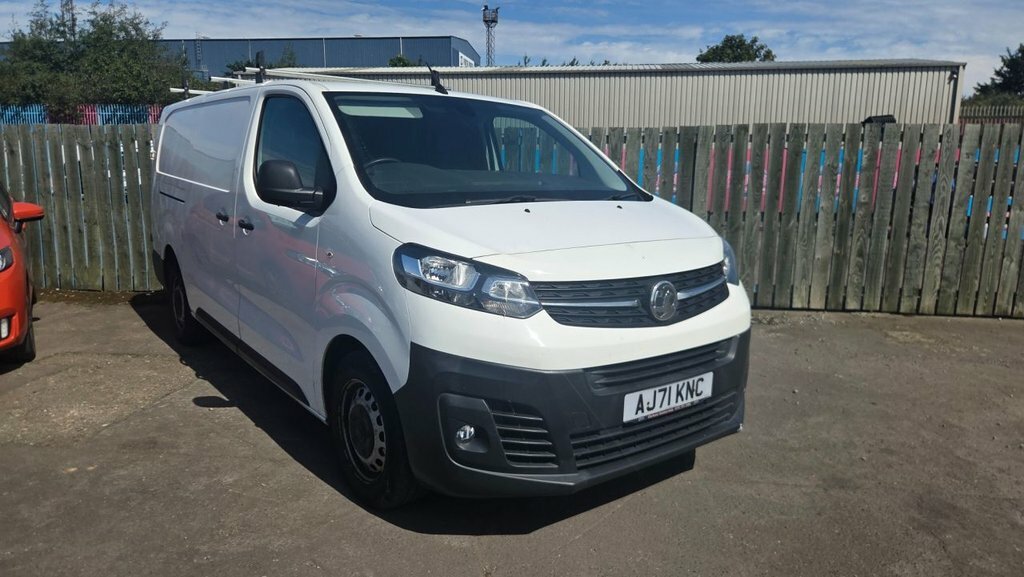 Vauxhall Vivaro 1.5L Dynamic 6Dr White