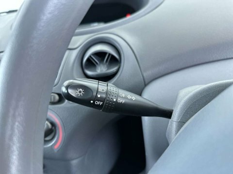 Toyota Yaris 1.3 Vvt-i 16V Cdx  #35