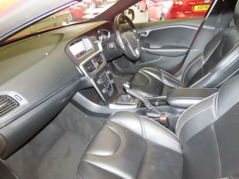 Volvo V40 2017 67 2.0 Red #5