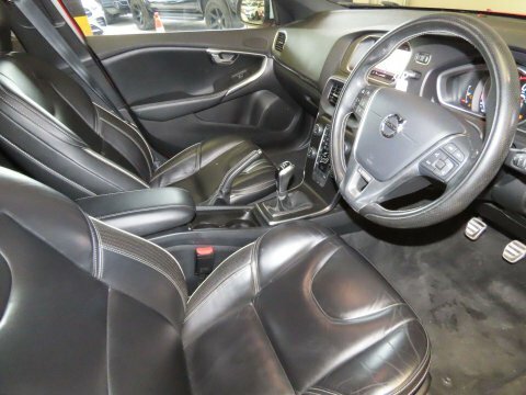 Volvo V40 2017 67 2.0 Red #4